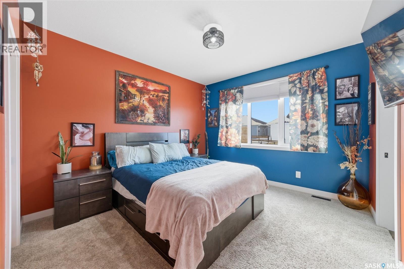 805 Weir Crescent, Warman, SK - Indoor Photo Showing Bedroom