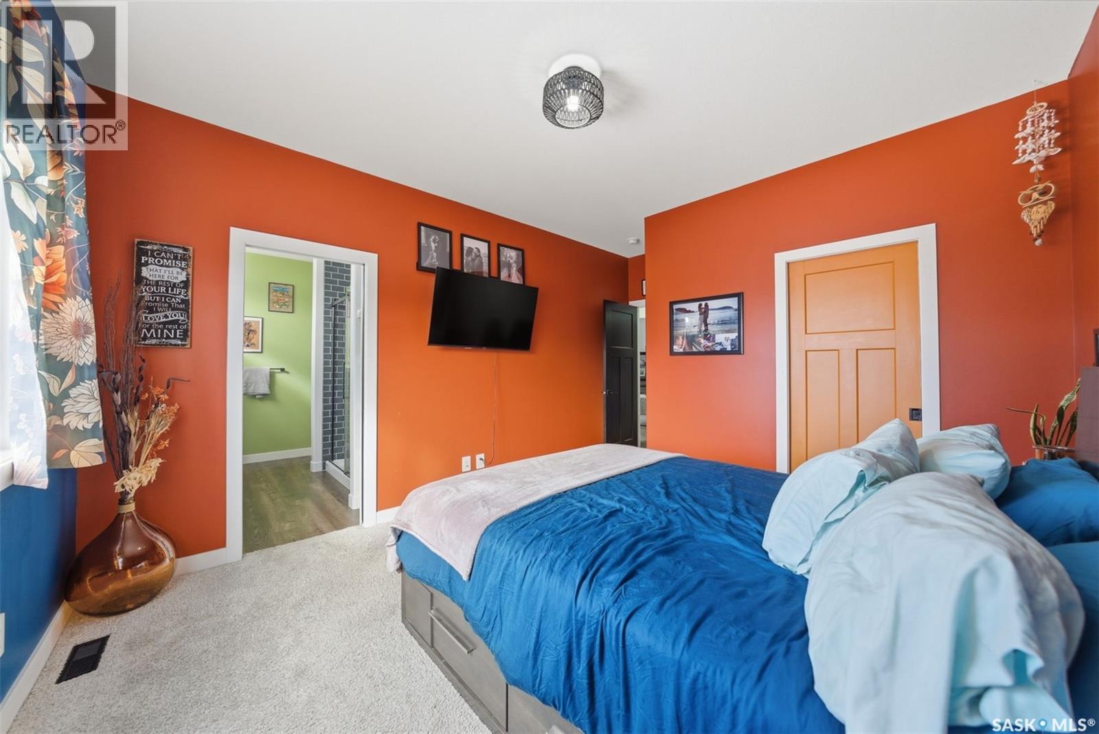 805 Weir Crescent, Warman, SK - Indoor Photo Showing Bedroom