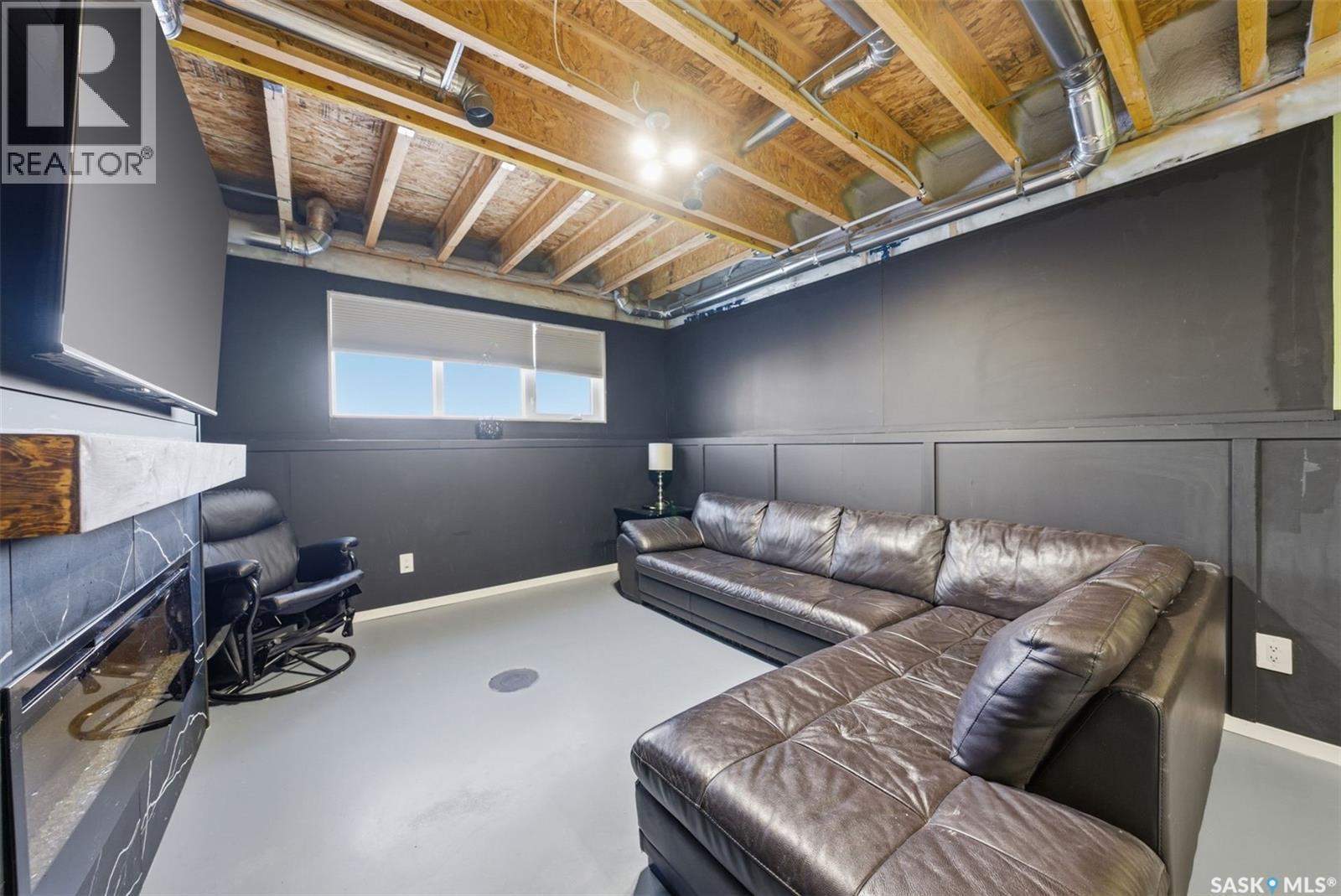 805 Weir Crescent, Warman, SK - Indoor With Fireplace