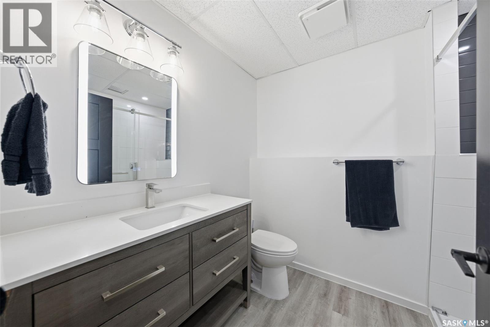 805 Weir Crescent, Warman, SK - Indoor Photo Showing Bathroom
