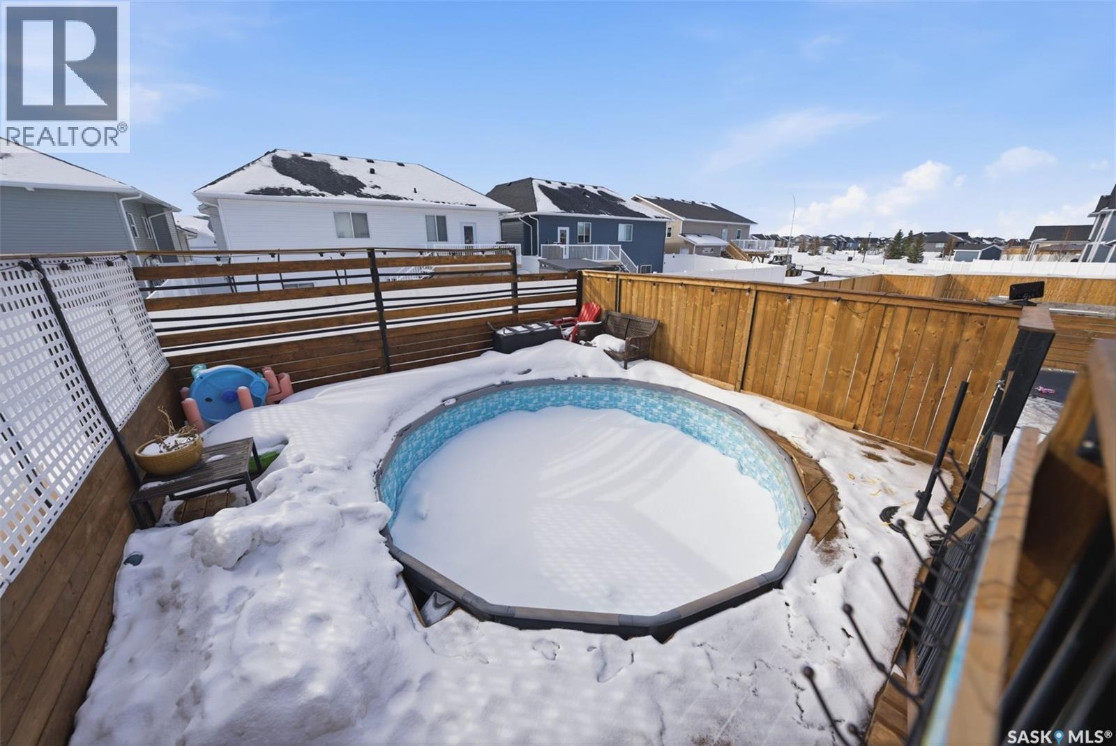 805 Weir Crescent, Warman, SK - Outdoor