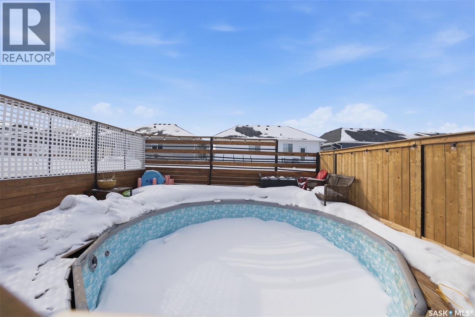 805 Weir Crescent, Warman, SK - Outdoor