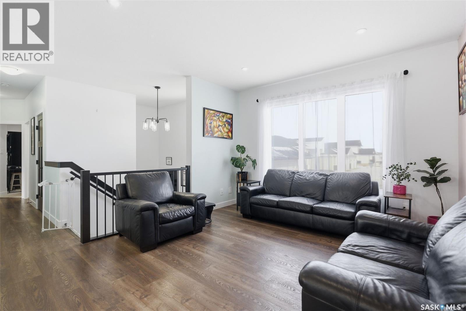805 Weir Crescent, Warman, SK - Indoor Photo Showing Living Room