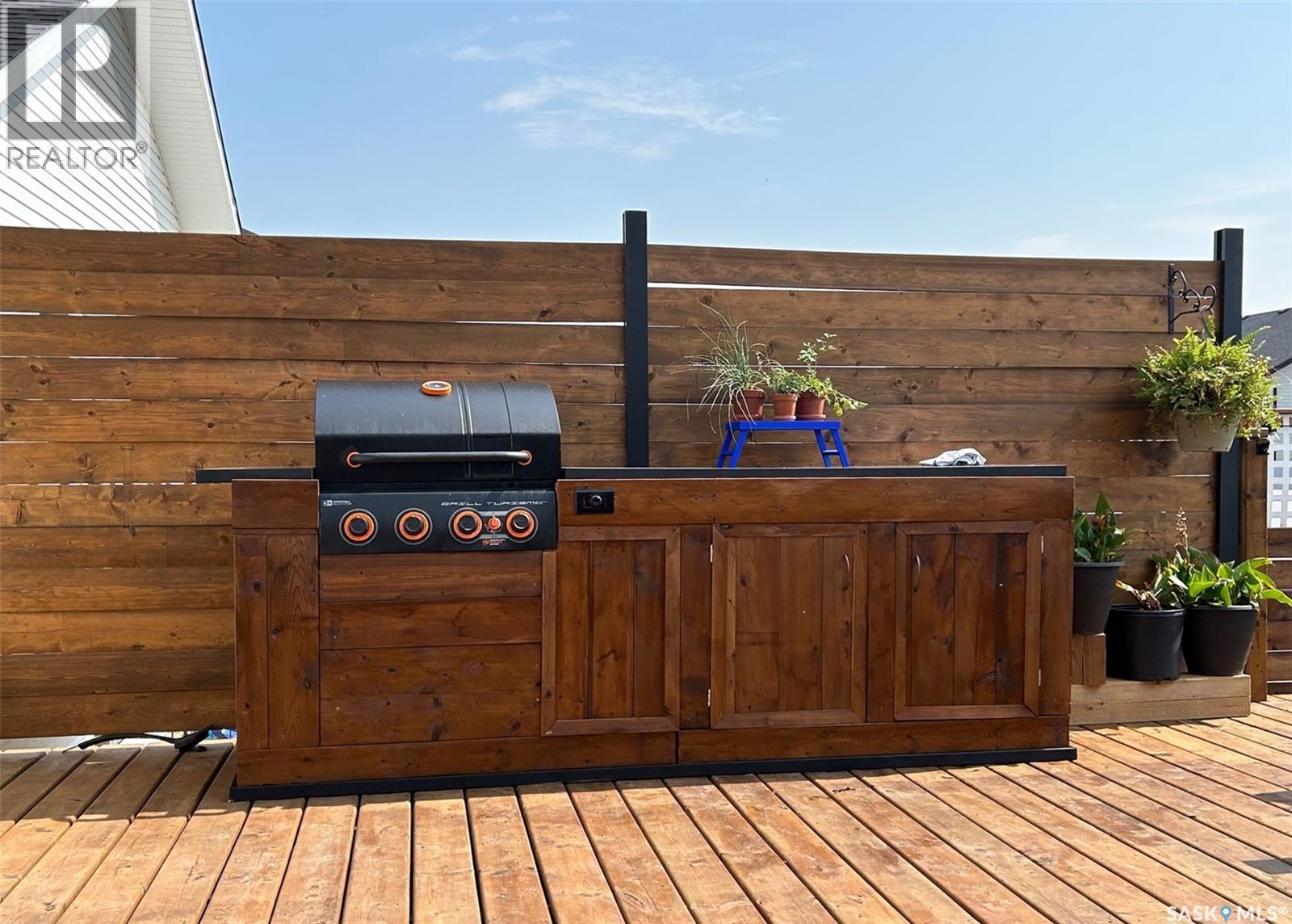 805 Weir Crescent, Warman, SK - Outdoor With Exterior