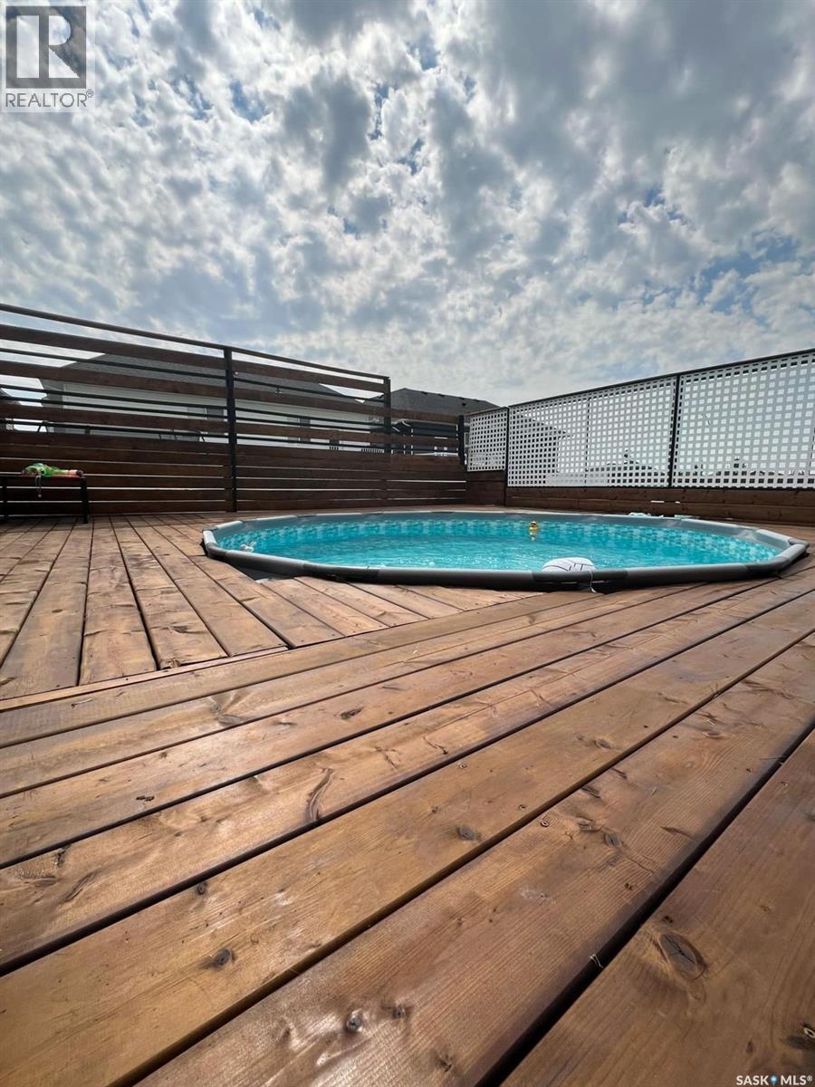 805 Weir Crescent, Warman, SK - Outdoor With Above Ground Pool