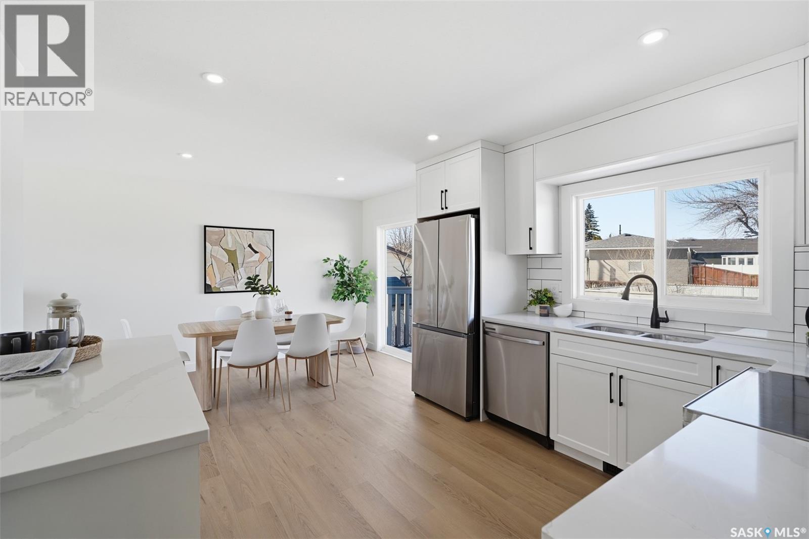 163 Rupert Drive, Saskatoon, SK - Indoor Photo Showing Kitchen With Stainless Steel Kitchen With Upgraded Kitchen