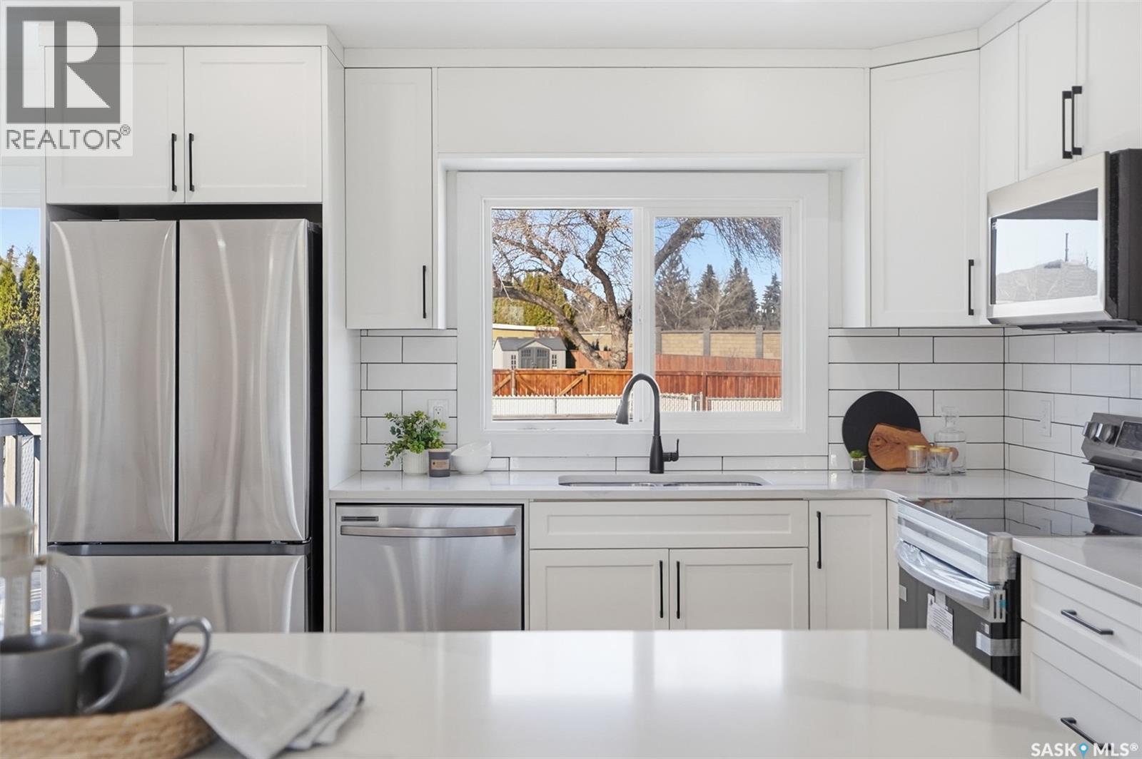 163 Rupert Drive, Saskatoon, SK - Indoor Photo Showing Kitchen With Stainless Steel Kitchen With Upgraded Kitchen