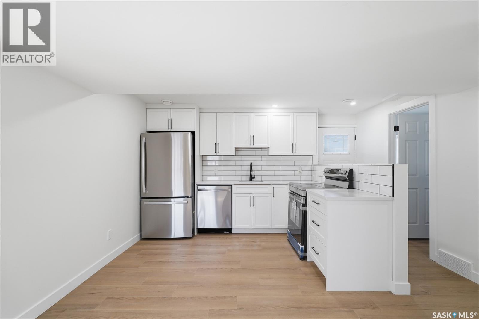 163 Rupert Drive, Saskatoon, SK - Indoor Photo Showing Kitchen With Stainless Steel Kitchen With Upgraded Kitchen