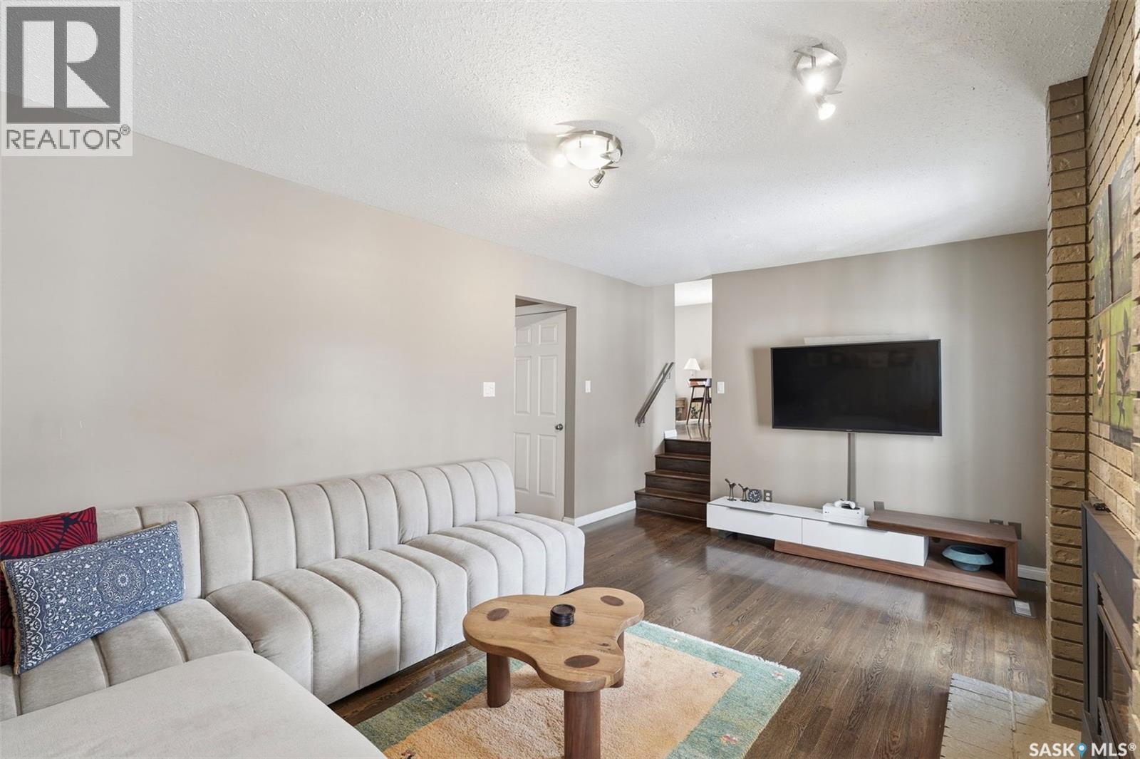 506 Addie Crescent, Saskatoon, SK - Indoor Photo Showing Living Room With Fireplace