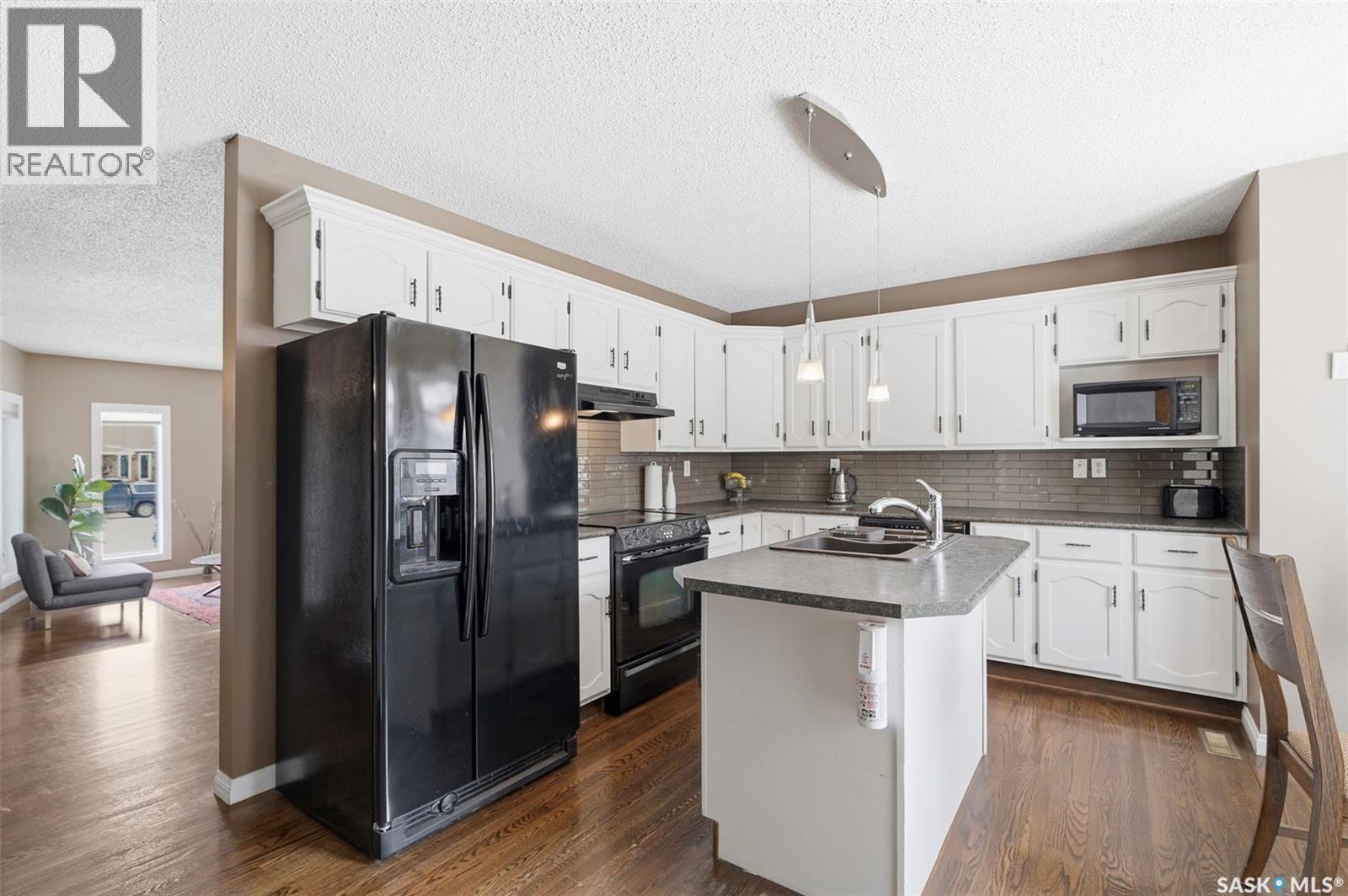 506 Addie Crescent, Saskatoon, SK - Indoor Photo Showing Kitchen With Upgraded Kitchen