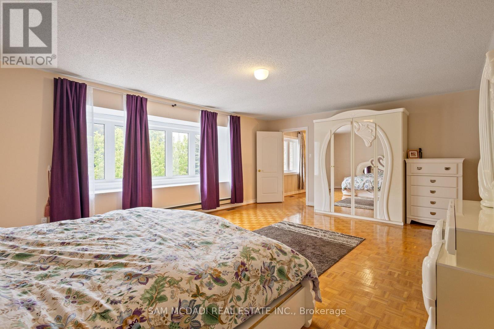 2492 Erin Centre Boulevard, Mississauga, ON - Indoor Photo Showing Bedroom