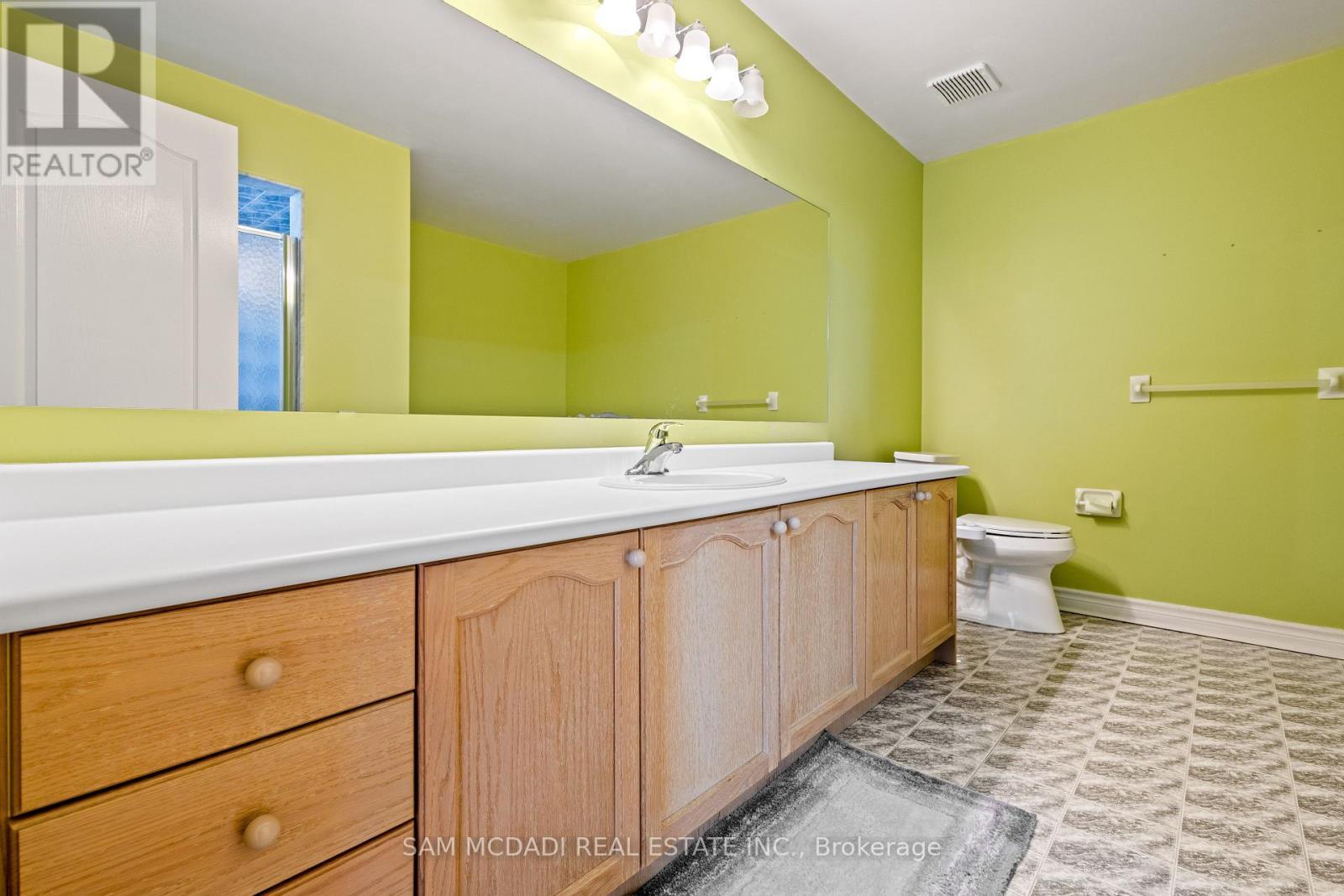 2492 Erin Centre Boulevard, Mississauga, ON - Indoor Photo Showing Bathroom