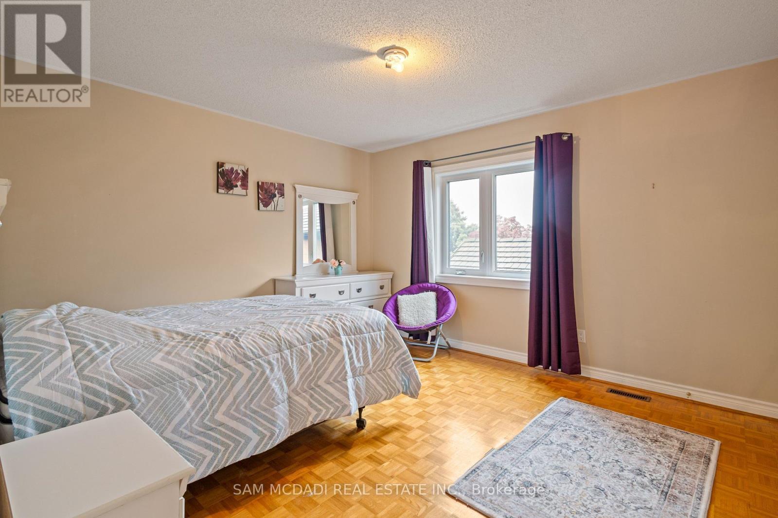 2492 Erin Centre Boulevard, Mississauga, ON - Indoor Photo Showing Bedroom
