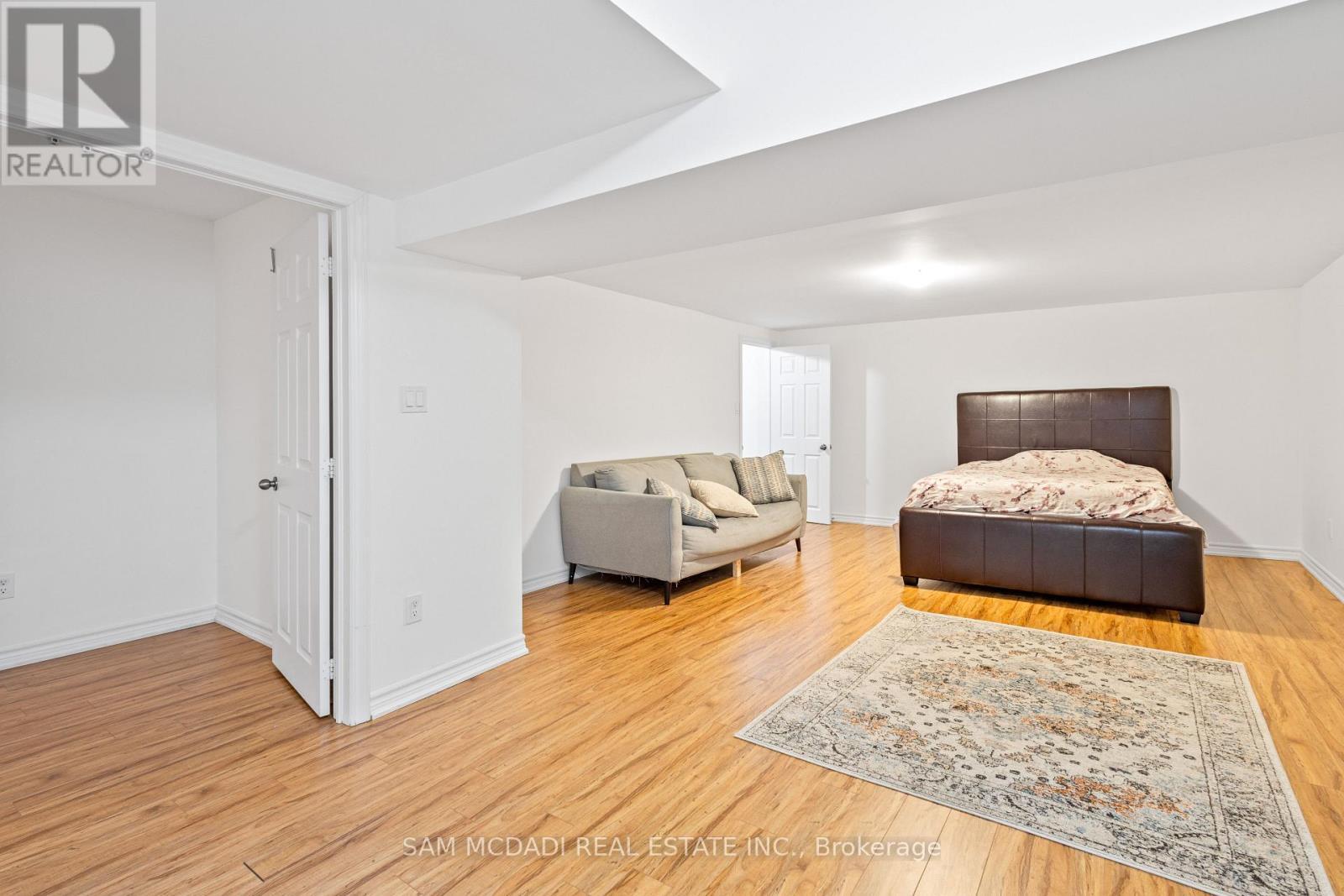 2492 Erin Centre Boulevard, Mississauga, ON - Indoor