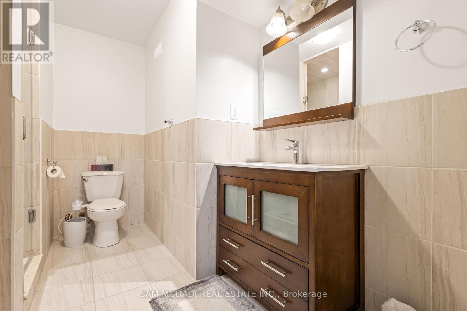 2492 Erin Centre Boulevard, Mississauga, ON - Indoor Photo Showing Bathroom