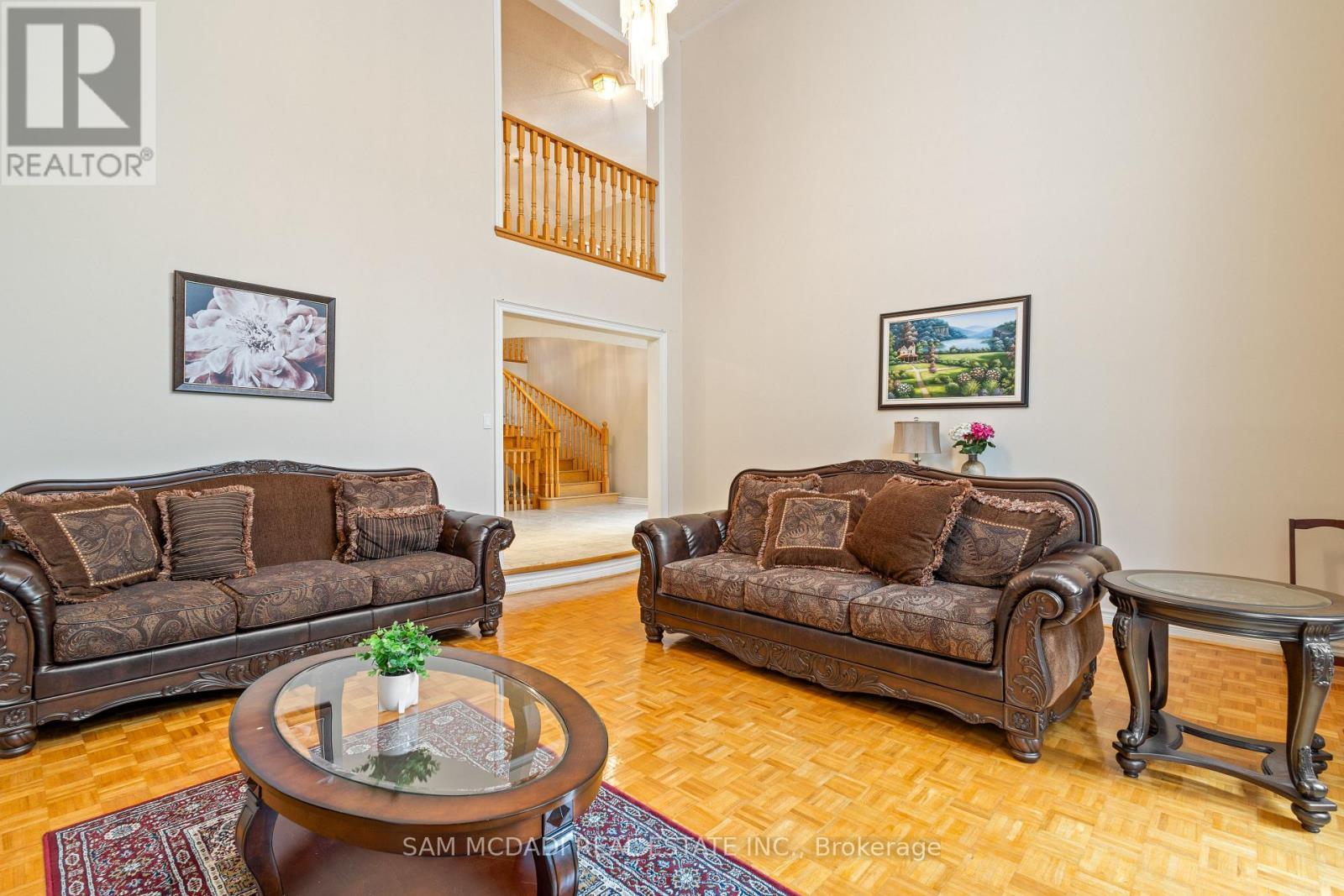 2492 Erin Centre Boulevard, Mississauga, ON - Indoor Photo Showing Living Room