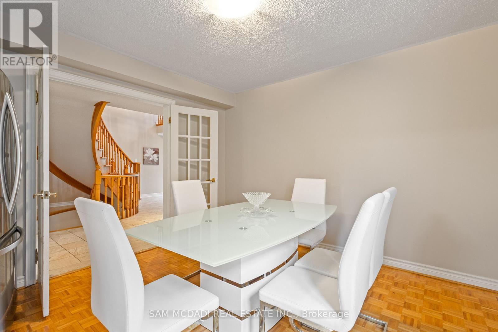 2492 Erin Centre Boulevard, Mississauga, ON - Indoor Photo Showing Dining Room