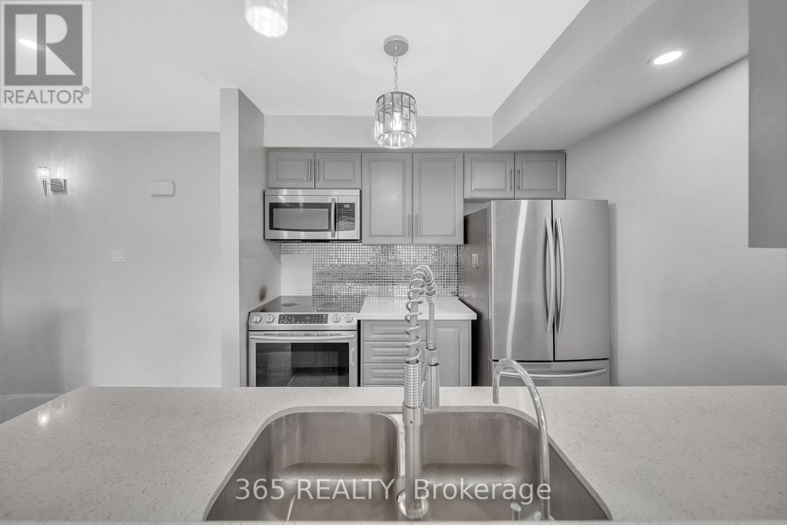4D - 45 Cedarhill Crescent, Kitchener, ON - Indoor Photo Showing Kitchen With Double Sink With Upgraded Kitchen