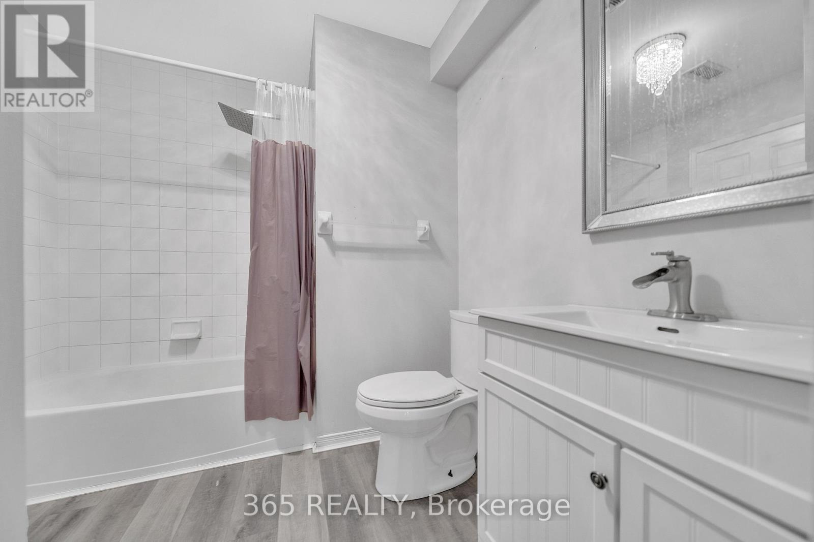 4D - 45 Cedarhill Crescent, Kitchener, ON - Indoor Photo Showing Bathroom