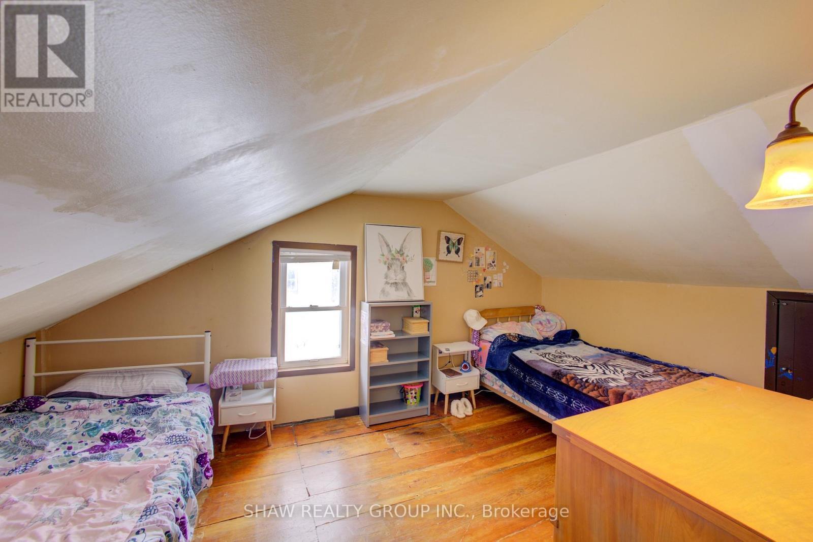 21 Main Street W, Mapleton, ON - Indoor Photo Showing Bedroom