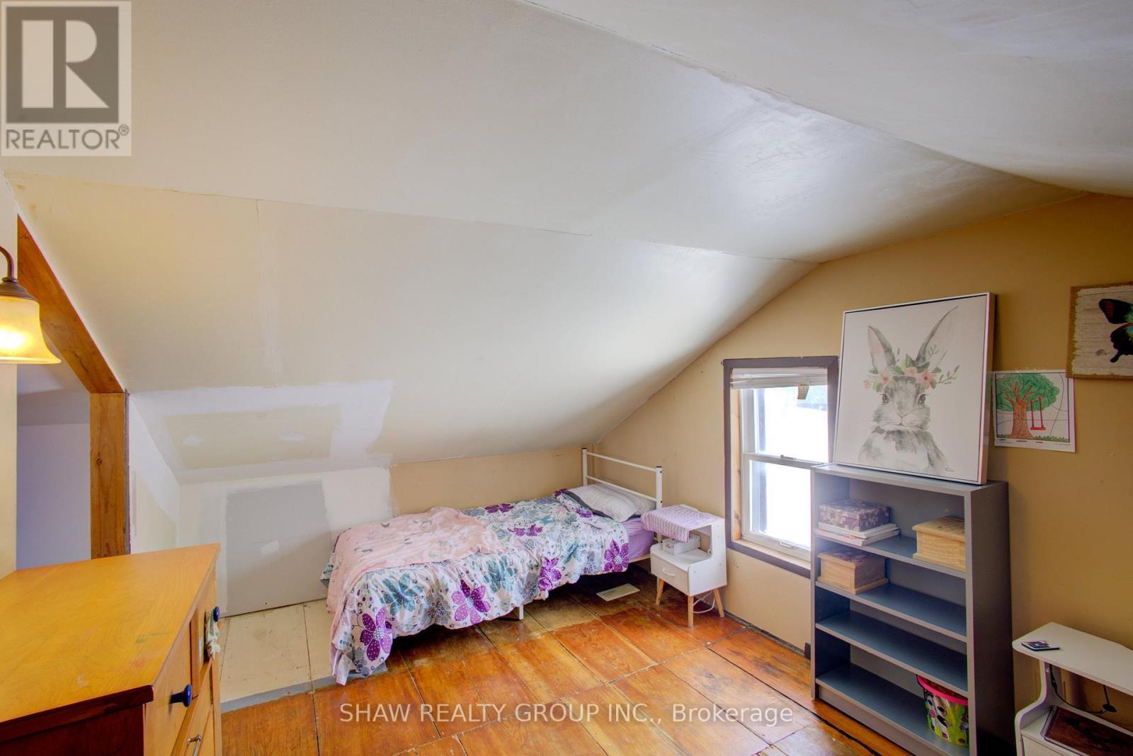 21 Main Street W, Mapleton, ON - Indoor Photo Showing Bedroom