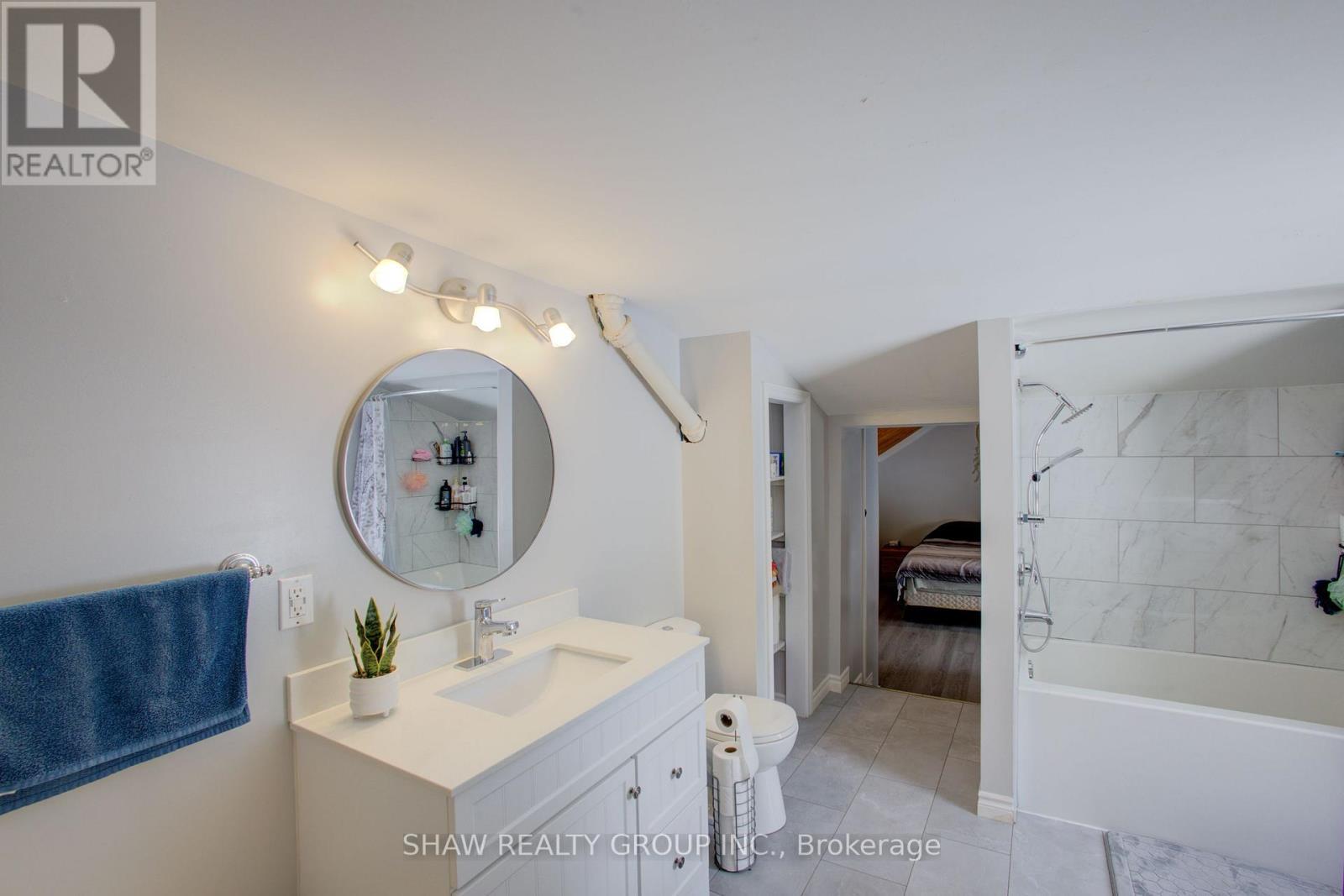 21 Main Street W, Mapleton, ON - Indoor Photo Showing Bathroom