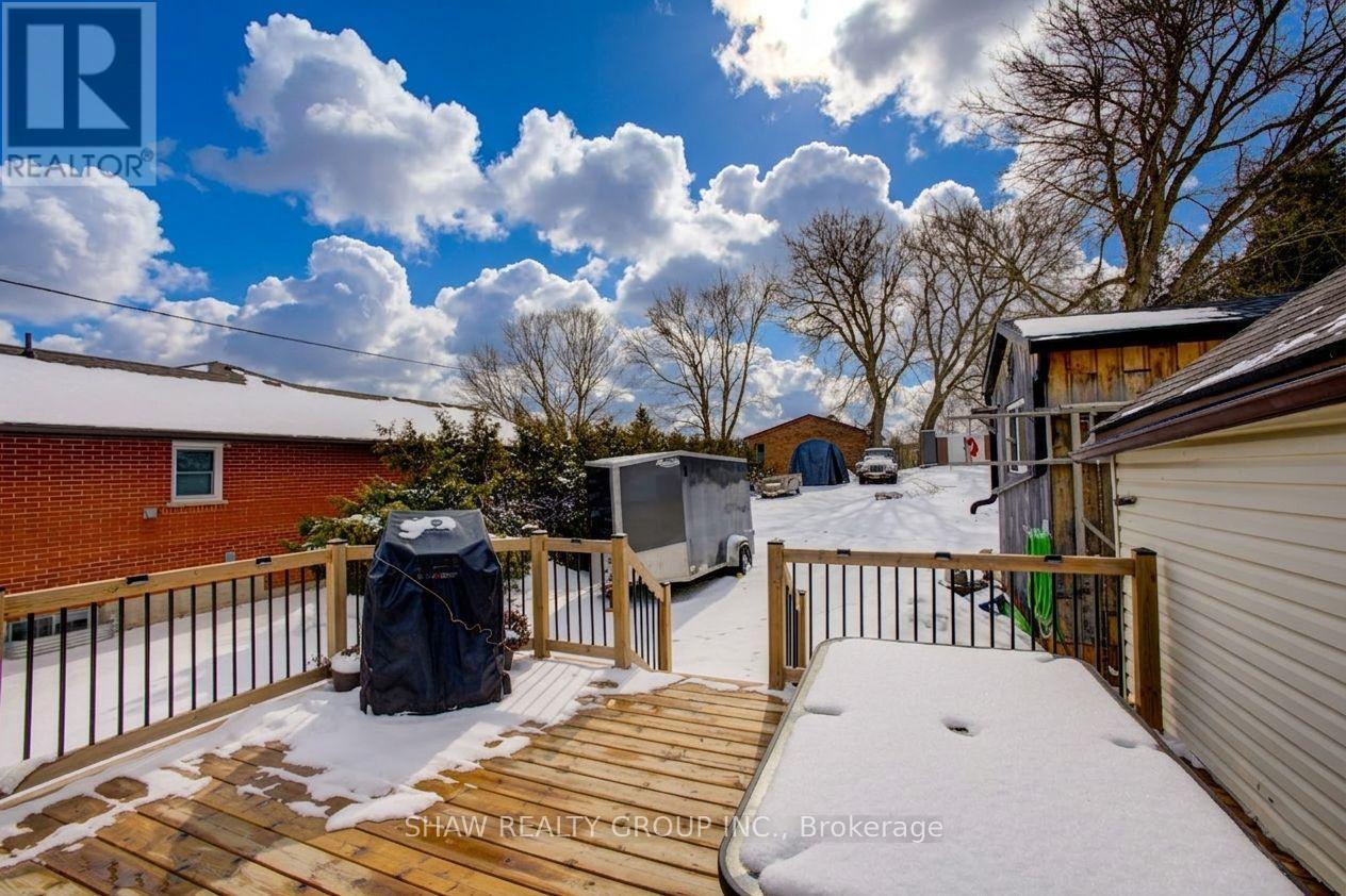 21 Main Street W, Mapleton, ON - Outdoor With Deck Patio Veranda