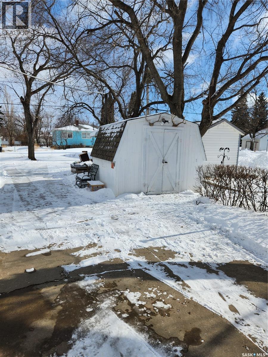 304 Second Avenue E, Lampman, SK