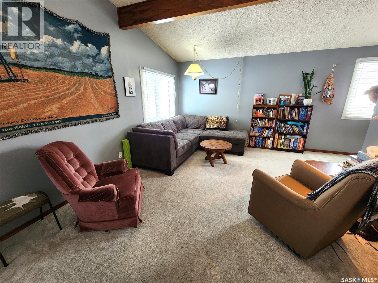 304 Second Avenue E, Lampman, SK - Indoor