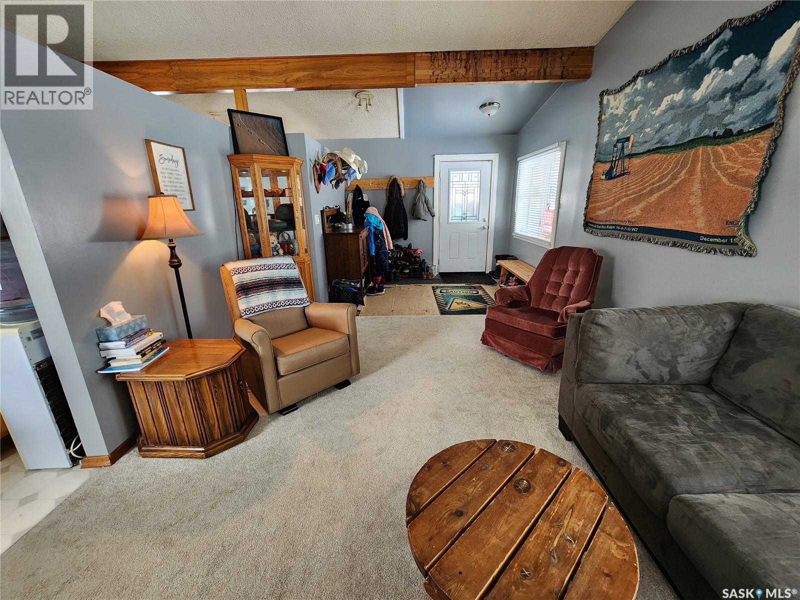 304 Second Avenue E, Lampman, SK - Indoor