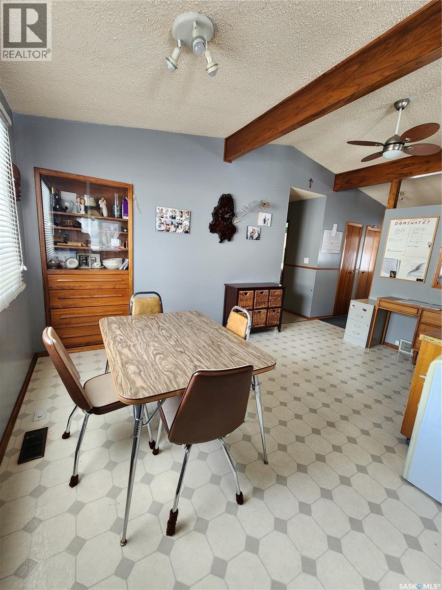 304 Second Avenue E, Lampman, SK - Indoor Photo Showing Dining Room