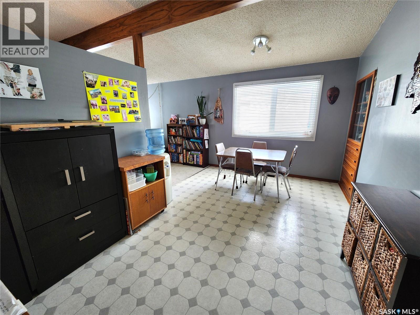 304 Second Avenue E, Lampman, SK - Indoor