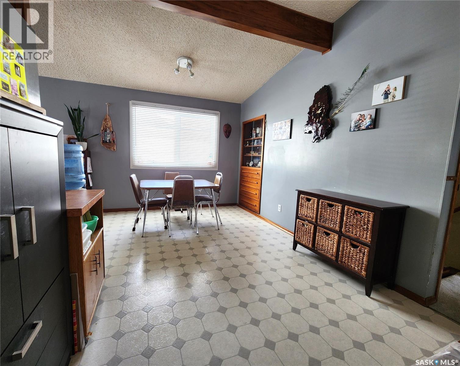 304 Second Avenue E, Lampman, SK - Indoor