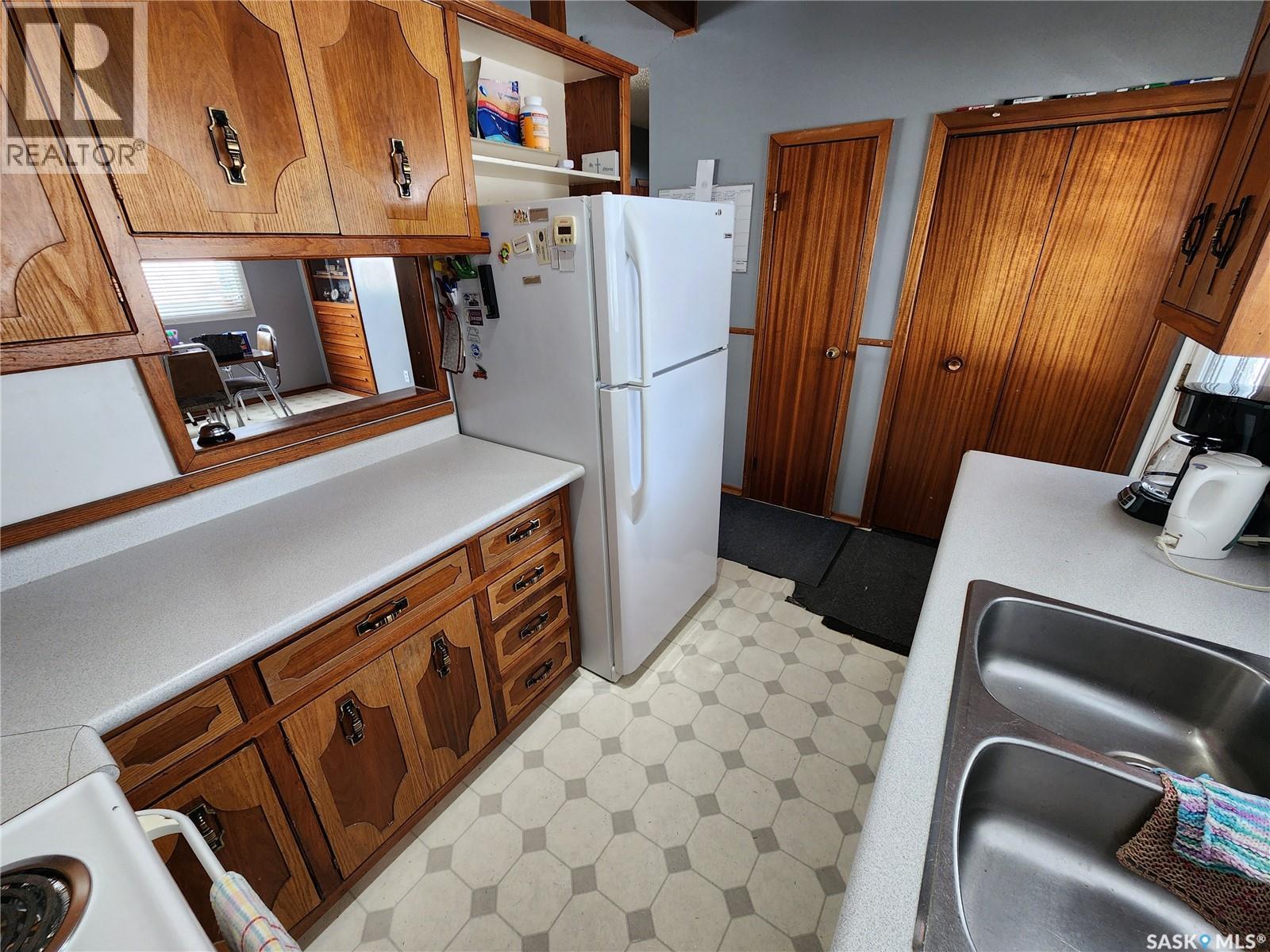 304 Second Avenue E, Lampman, SK - Indoor
