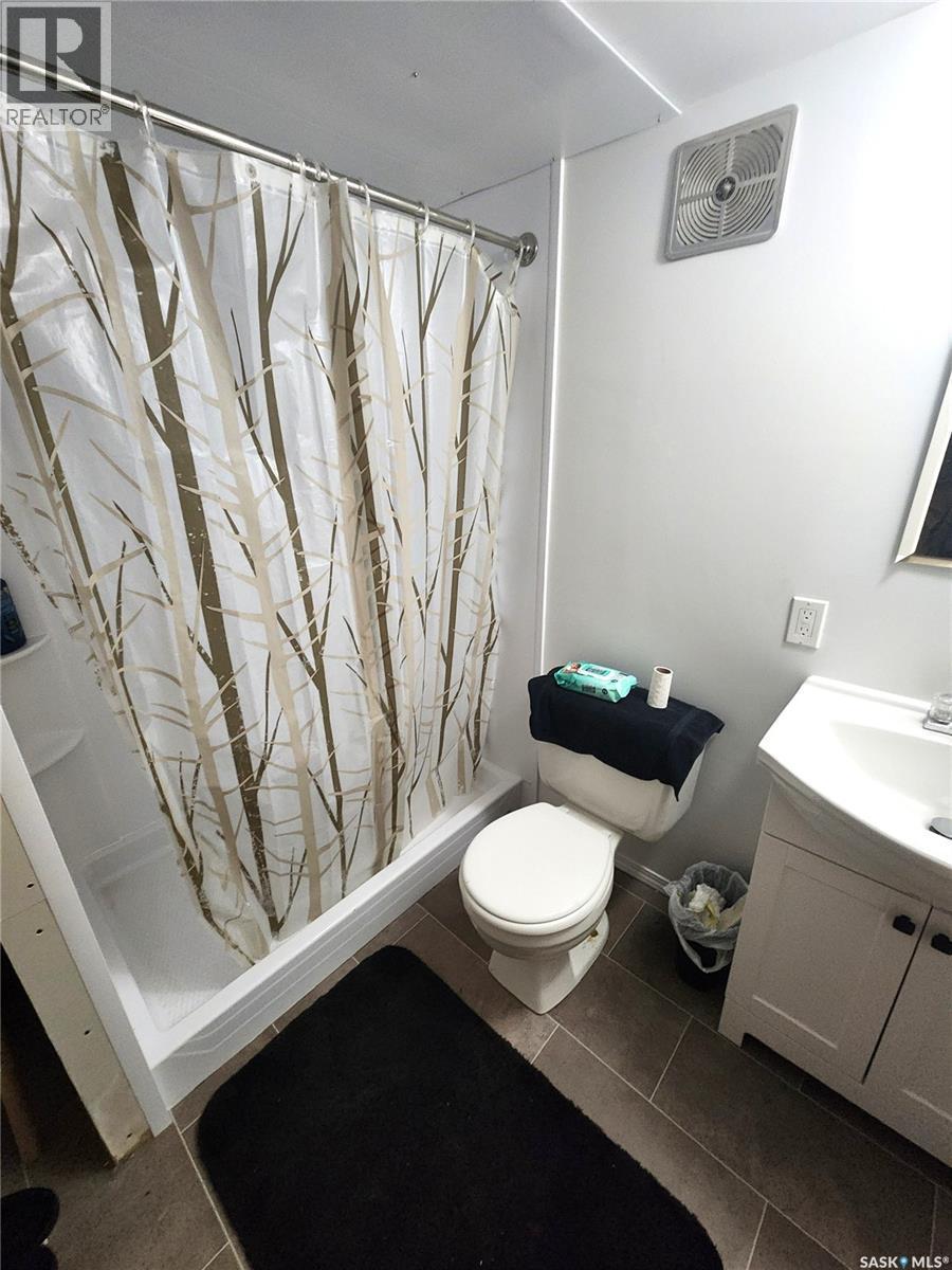 304 Second Avenue E, Lampman, SK - Indoor Photo Showing Bathroom