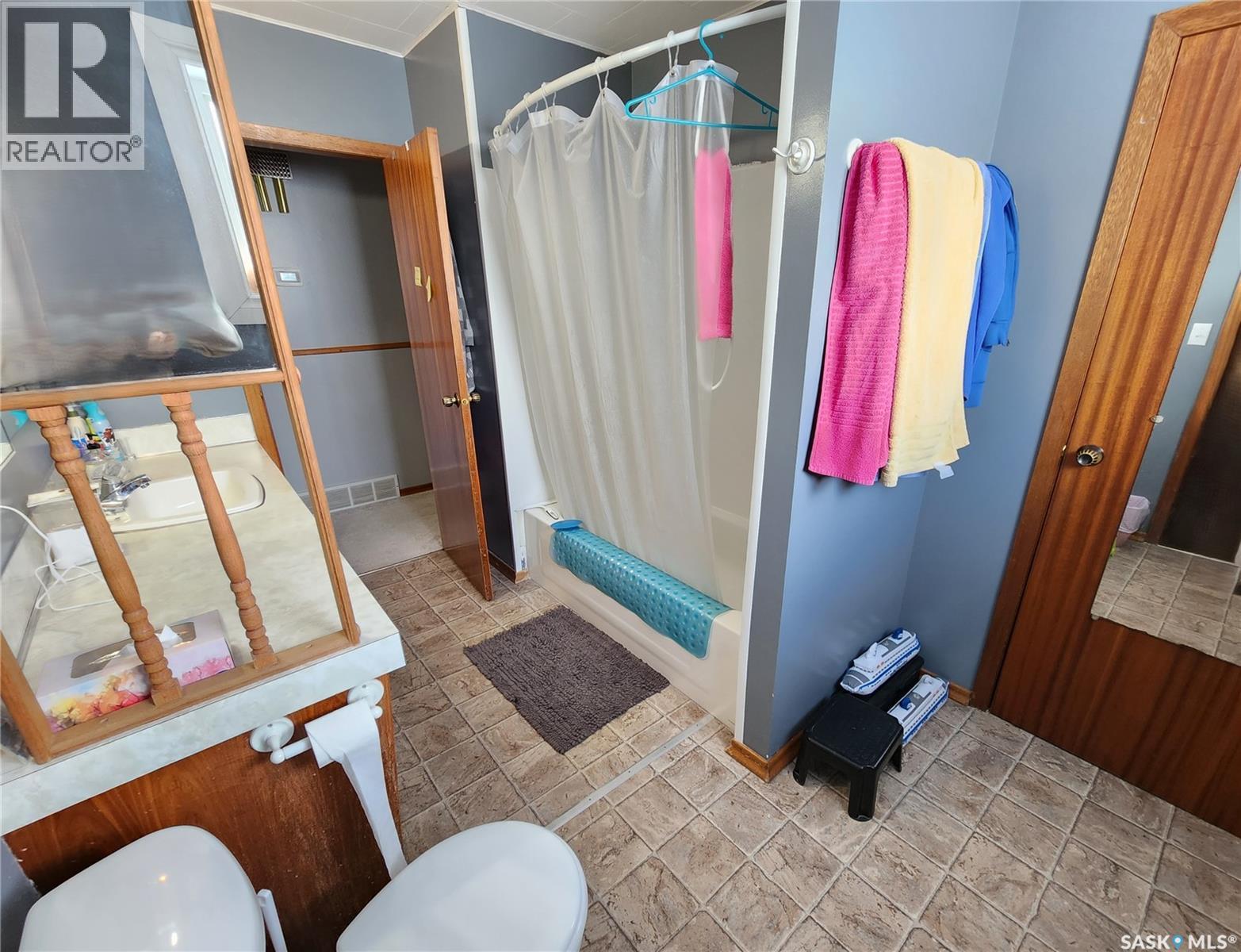 304 Second Avenue E, Lampman, SK - Indoor Photo Showing Bathroom