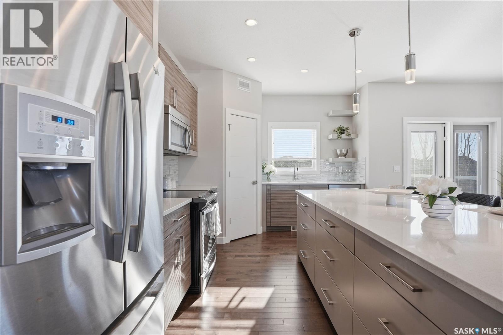 418 Teal Lane, Saskatoon, SK - Indoor Photo Showing Kitchen With Upgraded Kitchen