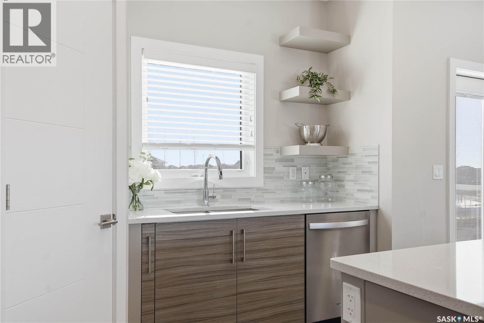 418 Teal Lane, Saskatoon, SK - Indoor Photo Showing Kitchen With Upgraded Kitchen