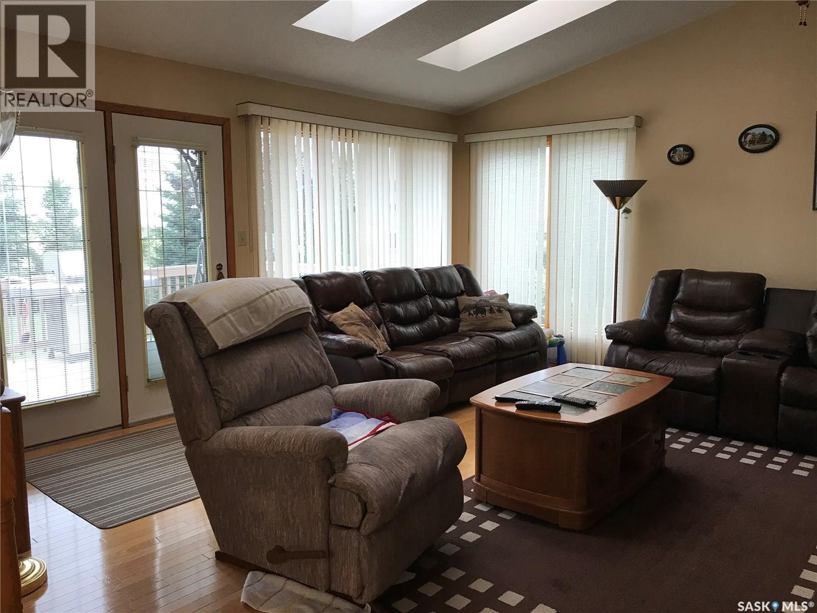 219 3Rd Street E, Odessa, SK - Indoor Photo Showing Living Room