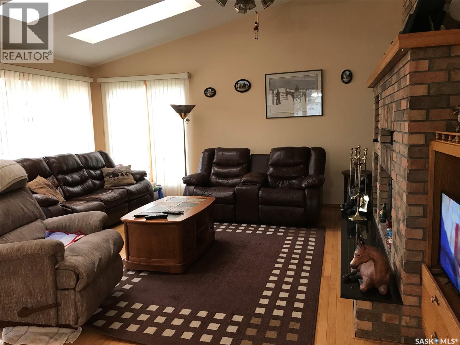 219 3Rd Street E, Odessa, SK - Indoor Photo Showing Living Room
