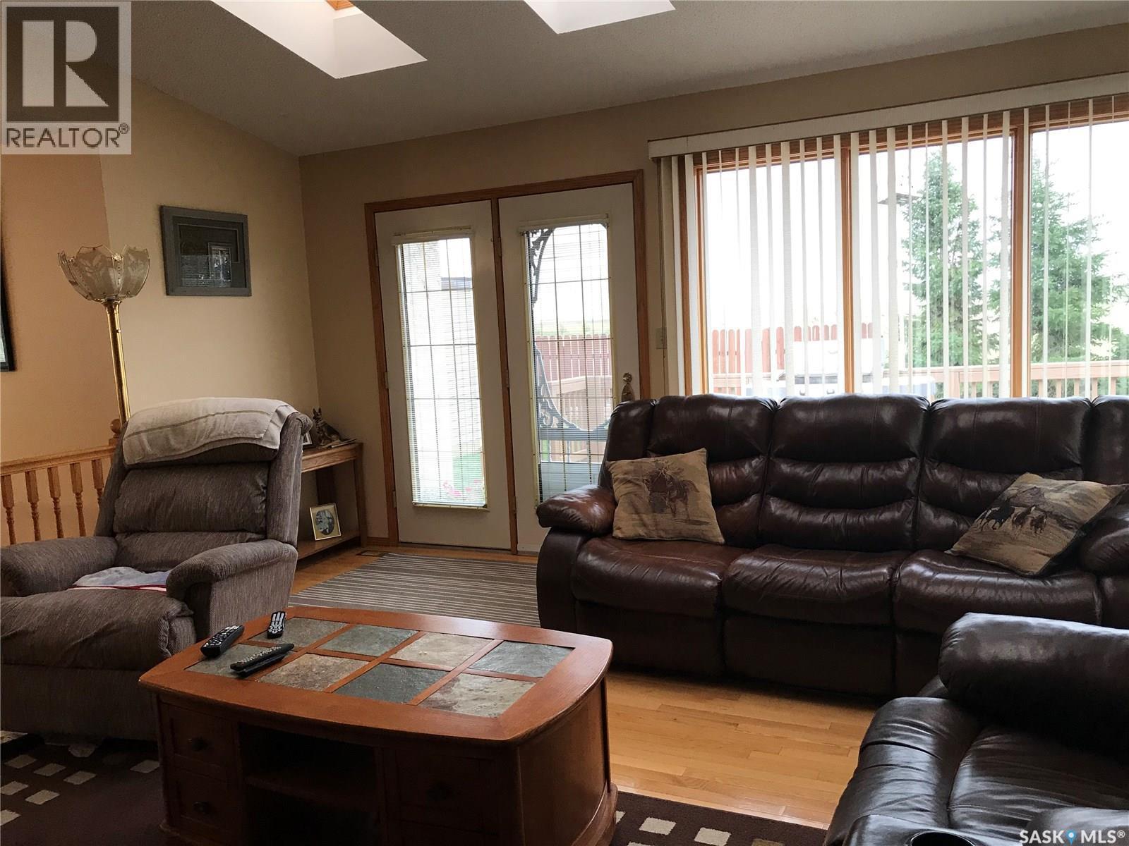 219 3Rd Street E, Odessa, SK - Indoor Photo Showing Living Room