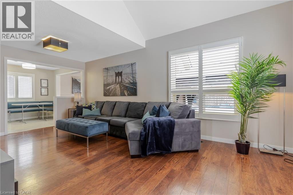 685 Coldstream Drive, Waterloo, ON - Indoor Photo Showing Living Room