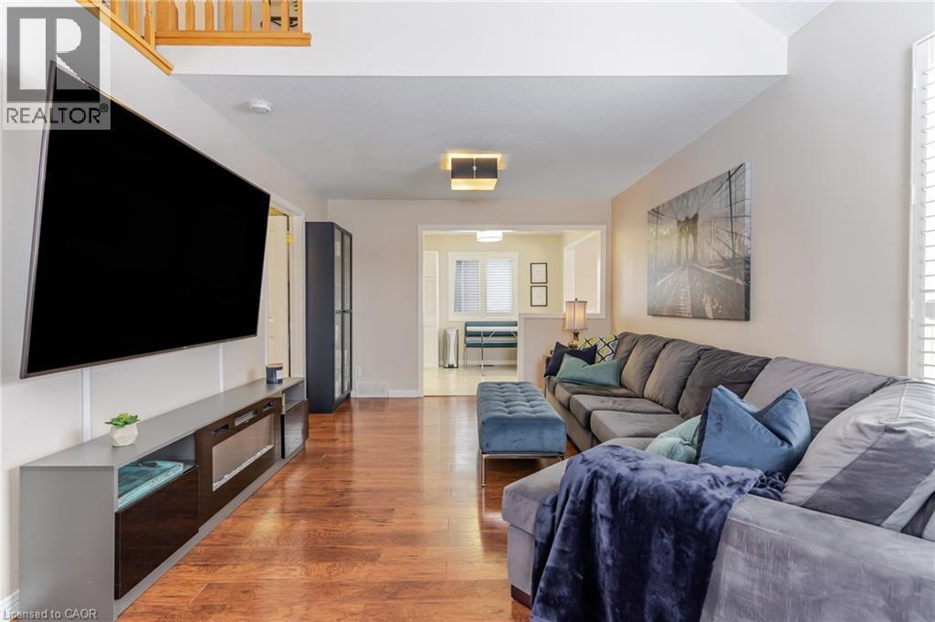 685 Coldstream Drive, Waterloo, ON - Indoor Photo Showing Living Room