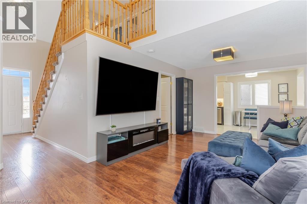 685 Coldstream Drive, Waterloo, ON - Indoor Photo Showing Living Room