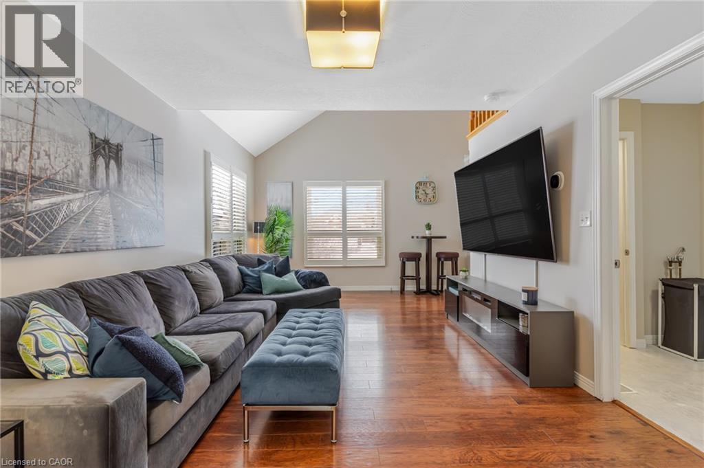 685 Coldstream Drive, Waterloo, ON - Indoor Photo Showing Living Room