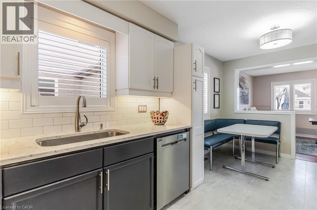685 Coldstream Drive, Waterloo, ON - Indoor Photo Showing Kitchen