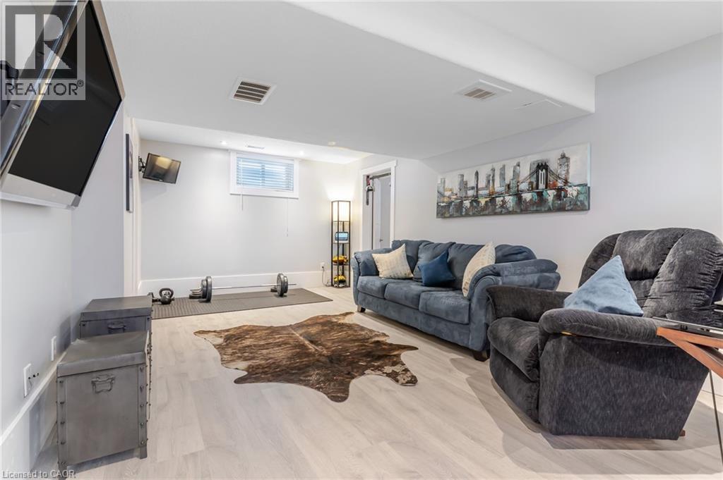 685 Coldstream Drive, Waterloo, ON - Indoor Photo Showing Living Room