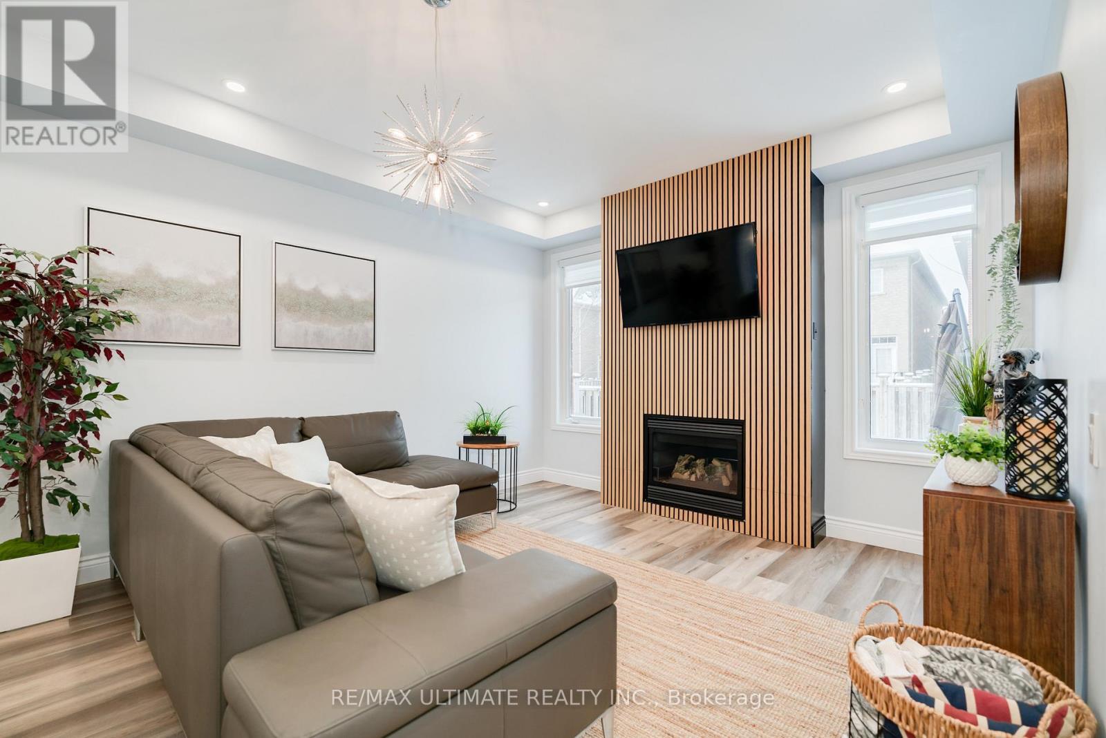10 Torah Gate, Vaughan, ON - Indoor Photo Showing Living Room With Fireplace