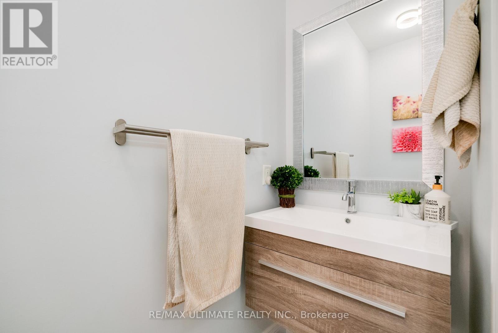 10 Torah Gate, Vaughan, ON - Indoor Photo Showing Bathroom