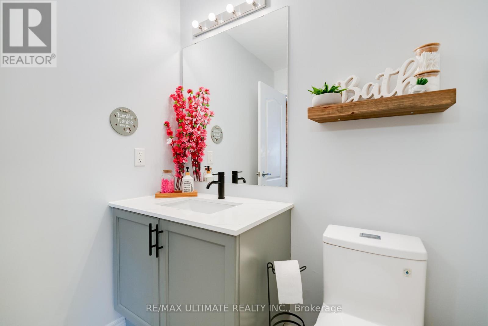 10 Torah Gate, Vaughan, ON - Indoor Photo Showing Bathroom